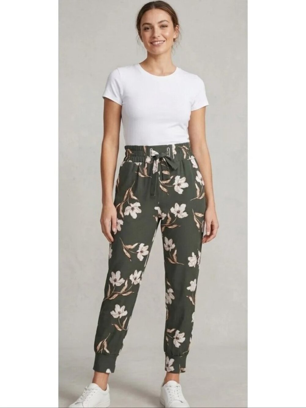 One by Chapter One Floral Jogger Pants (S)